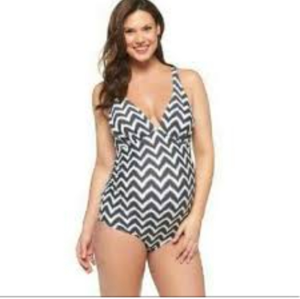 Liz Lange maturity swimsuit XXL